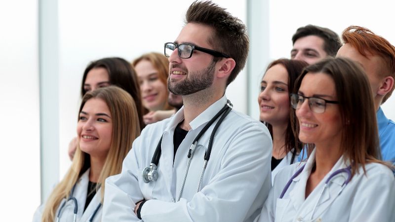 Himss 2021 las vegas | large group doctors congratulating each other | himss 2021 | healthcare information & management systems society