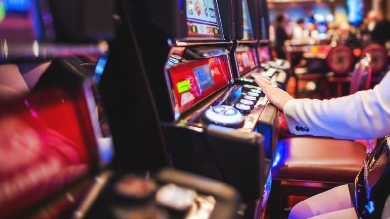 Woman feeling lucky playing casino slot | cec vegas 2020 (virtual event)