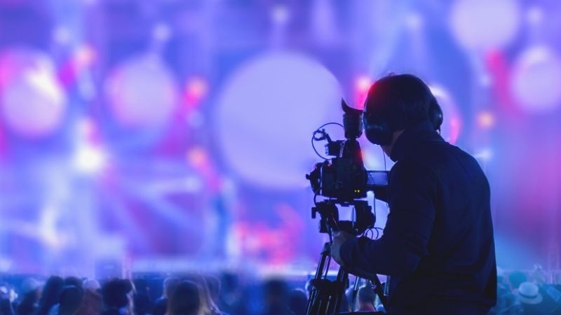 Filmmaker recording broadcasting | live design international 2021 | featured