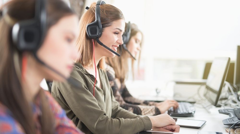 Woman call center | call & contact center expo 2020 (canceled) | featured
